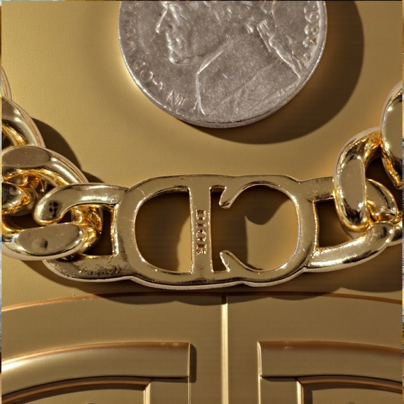 Large Gold Chain Link Bracelet - Picture 4 of 4